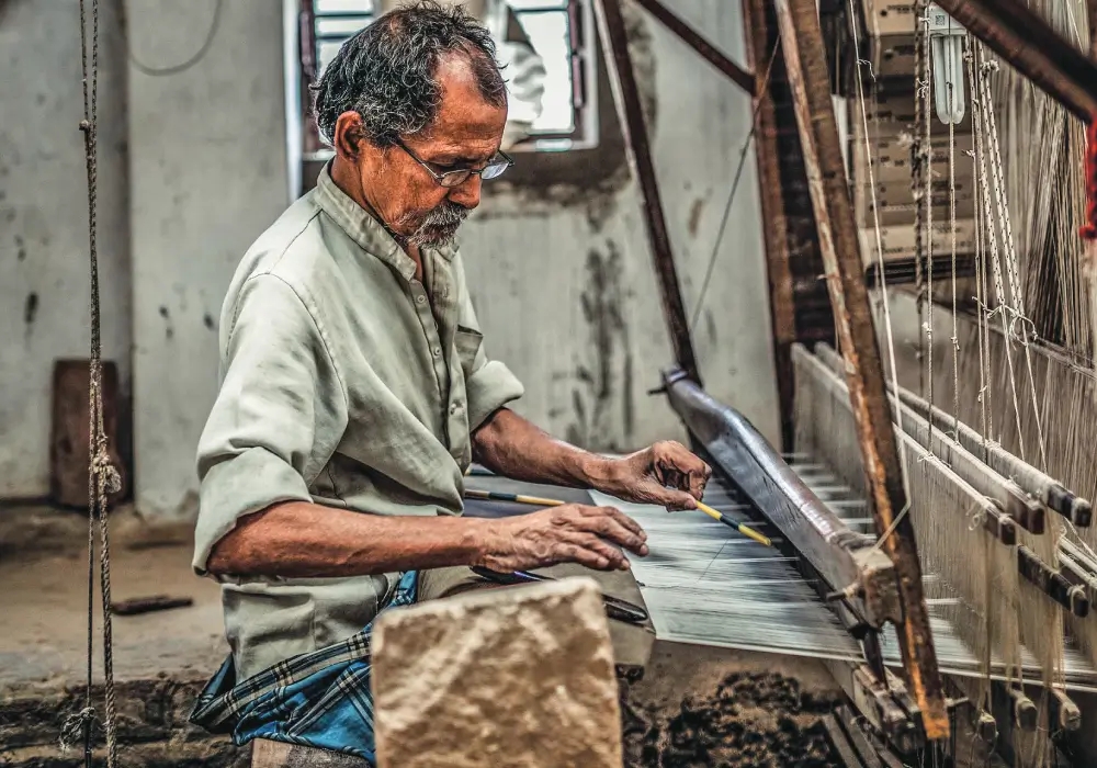 مبادرة Aadyam Handwoven